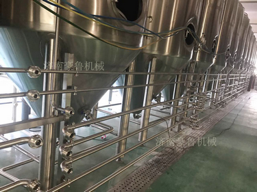 精酿啤酒设备底部细节 精酿啤酒设备底部细节